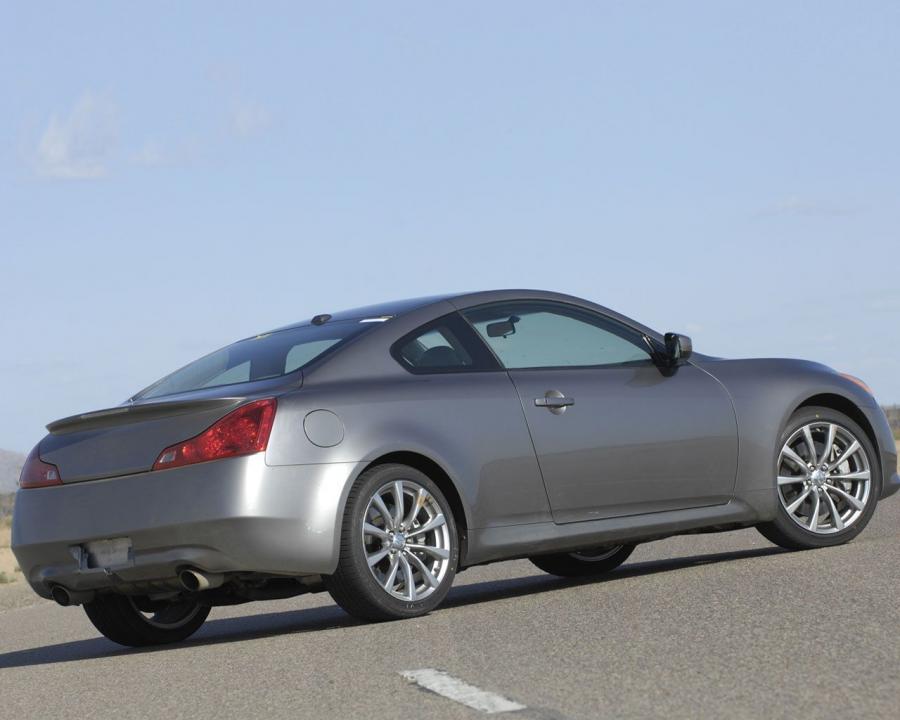  Infiniti G37 Coupe 2007 года  (фото 18 из 74)